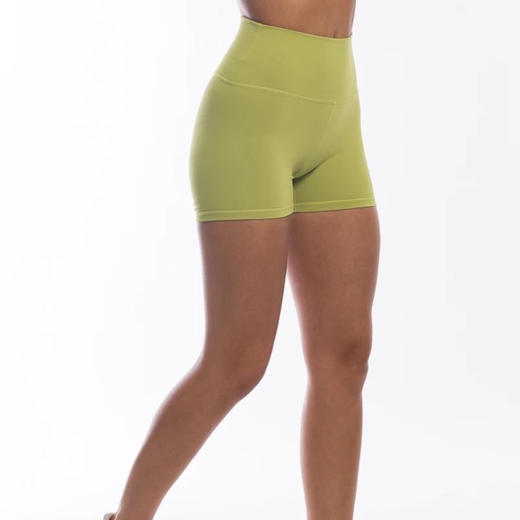 Scrunched booty shorts 🩳 - Picture 3 of 3